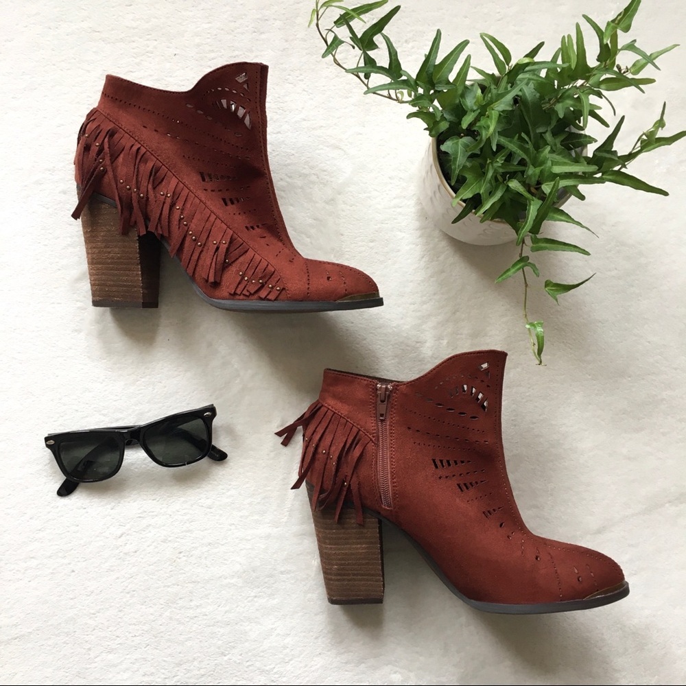 Cut out fringe heeled boot - Picture 3 of 8